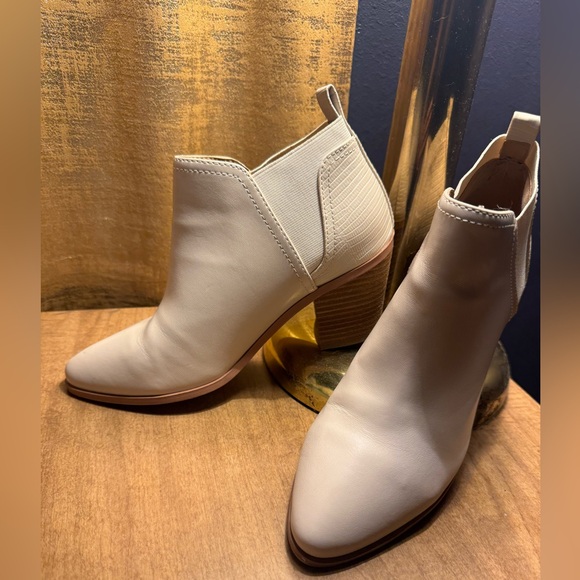 Dolce Vita Light Beige Ankle Booties - Picture 4 of 9